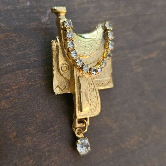 Rhinestone COWGIRL Horse Saddle Necklace Pendant Gold Tone Equestrian Riding - Picture 4 of 4